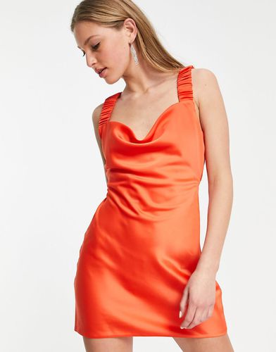 Robe courte en satin à col bénitier avec bretelles froncées - Rouge - Asos Design - Modalova