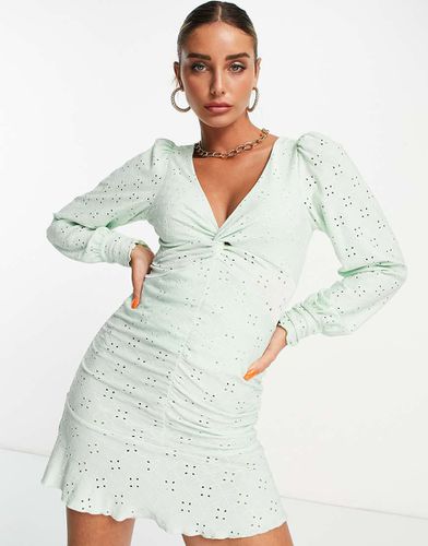 Robe courte froncée et torsadée en broderie anglaise - Menthe - Asos Design - Modalova