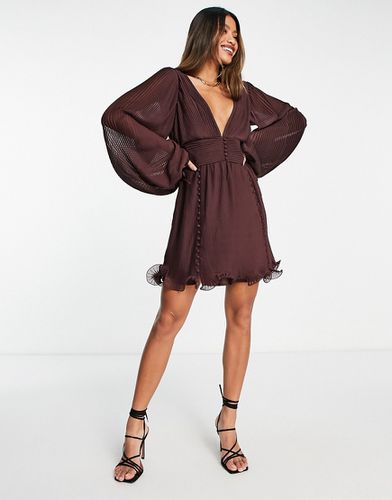 Robe courte plissée boutonnée à ourlet volanté - Bordeaux - Asos Design - Modalova