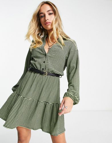 Robe courte texturée à volants avec manches longues et ceinture - Carreaux verts - Asos Design - Modalova