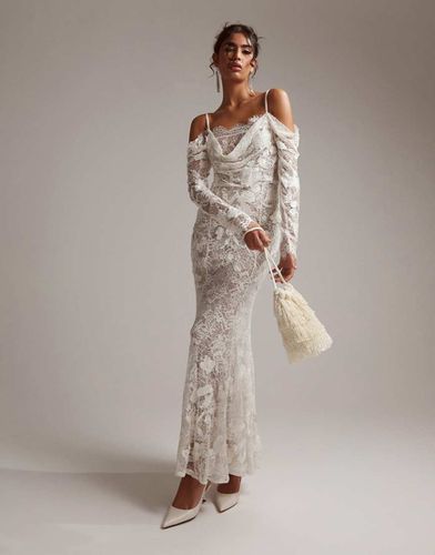 Robe de mariée longue en dentelle avec ourlet plongeant et et appliqués fantaisie - Ivoire - Asos Design - Modalova