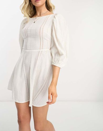 Robe de plage courte avec lien noué au dos et détail ajouré façon échelle - Naturel - Asos Design - Modalova