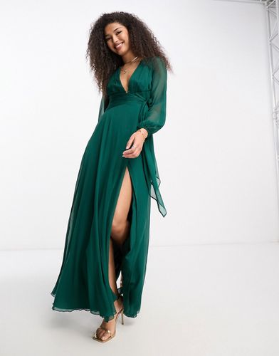 Robe froncée longue pour demoiselle d'honneur avec manches longues et jupe portefeuille - forêt - Asos Design - Modalova