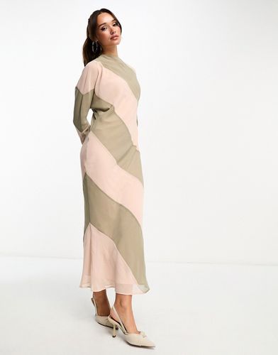 Robe longue à rayures avec col montant - Taupe et rose - Asos Design - Modalova