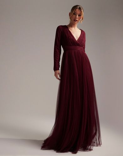 Robe longue de demoiselle d'honneur en tulle froncé avec manches longues et jupe plissée - Bordeaux - Asos Design - Modalova