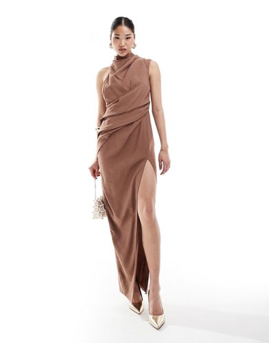 Robe longue drapée asymétrique à col montant et cuisse fendue - Marron - Asos Design - Modalova