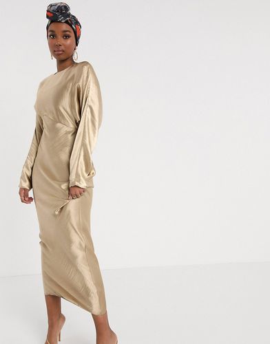 Robe longue en satin à manches chauve-souris coupée dans le biais - Huître - Asos Design - Modalova