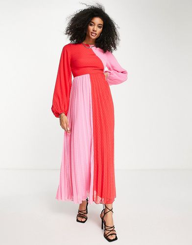 Robe longue plissée color block en plumetis - Rose et rouge - Asos Design - Modalova