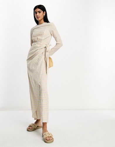 Robe longue texturée à rayures avec jupe cache-caur - Jaune - Asos Design - Modalova