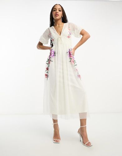 Robe mi-longue brodée à manches courtes en plumetis - Ivoire - Asos Design - Modalova