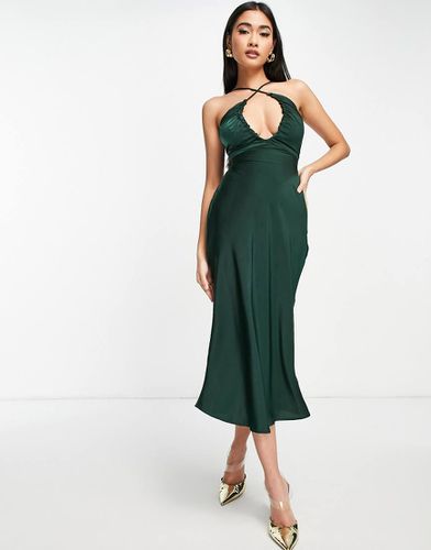 Robe mi-longue dos nu effet satiné nouée dans le dos et croisée sur le devant - Asos Design - Modalova