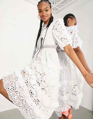 ASOS DESIGN - Robe mi-longue en broderie anglaise à volants étagés - Asos Edition - Modalova