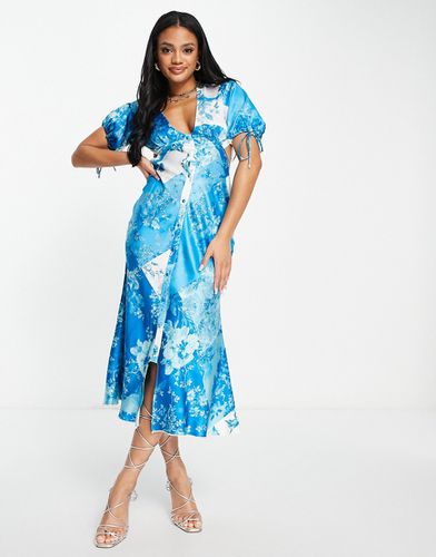 Robe mi-longue en satin boutonnée à fleurs effet patchwork - Bleu - Asos Design - Modalova