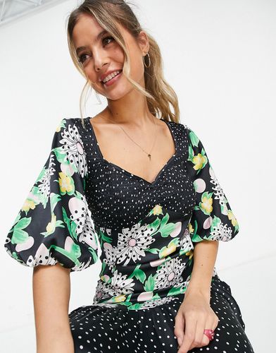 Robe mi-longue froncée à motifs variés et à manches bouffantes - Asos Design - Modalova