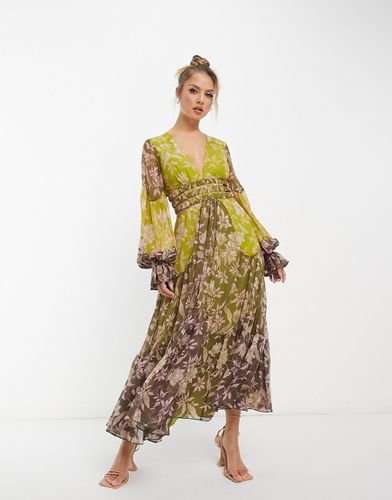 Robe mi-longue froncée à la taille avec imprimé fleuri varié et manches blousantes - Asos Design - Modalova