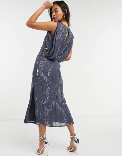 Robe mi-longue ornementée avec dos drapé - Asos Design - Modalova