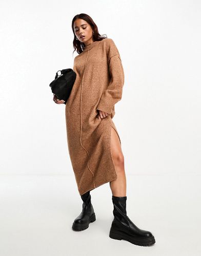 Robe mi-longue oversize en maille avec col ras de cou et surpiqûres - Camel - Asos Design - Modalova
