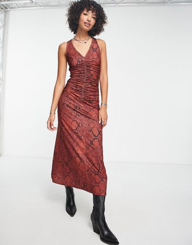 Robe mi-longue sans manches à fronces et imprimé serpent - Rouille - Asos Design - Modalova