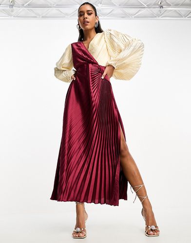 Robe mi-longue portefeuille en satin plissé avec boutons effet color block - Baie et crème - Asos Design - Modalova