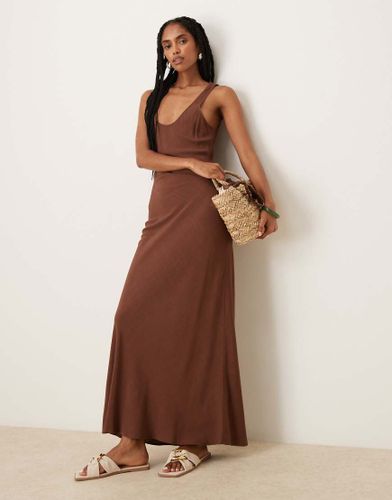 Robe nuisette longue aspect lin en biais - Chocolat - Asos Design - Modalova