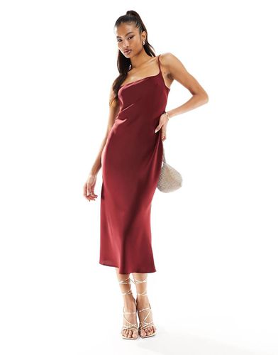 Robe nuisette mi-longue en satin à encolure dégagée - Bordeaux - Asos Design - Modalova