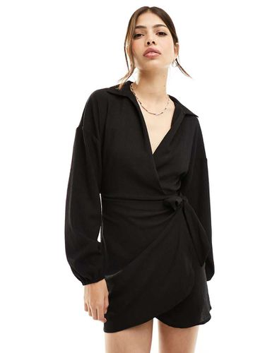 Robe portefeuille courte à manches longues et col V en tissu texturé - Asos Design - Modalova