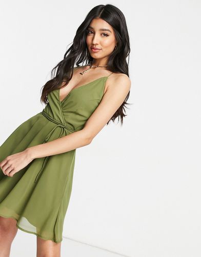 Robe portefeuille courte avec bretelles fines et liens à nouer au dos - Kaki - Asos Design - Modalova