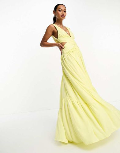 Robe portefeuille longue en satin à ourlet asymétrique - citron - Asos Design - Modalova