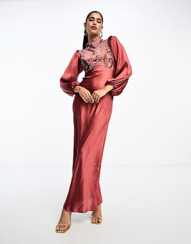 Robe satinée longue à col montant et broderies - Bordeaux - Asos Design - Modalova