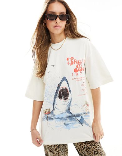 T-shirt boyfriend à motif requin - Crème - Asos Design - Modalova