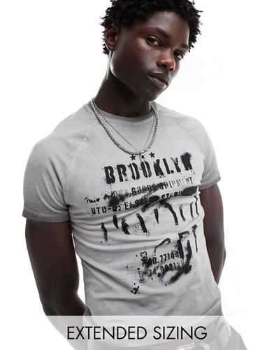 T-shirt crop top moulant avec imprimé ville style grunge - Délavé - Asos Design - Modalova