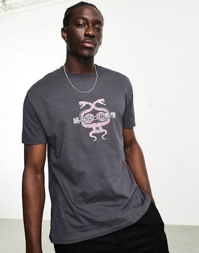 T-shirt décontracté avec imprimé serpents devant - Noir délavé - Asos Design - Modalova
