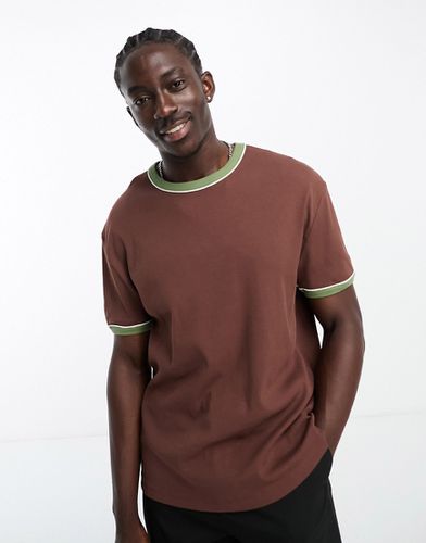 T-shirt décontracté côtelé à bords contrastants - Marron/vert - Asos Design - Modalova