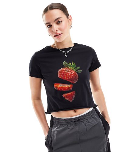 T-shirt effet rétréci à imprimé fraise - Asos Design - Modalova