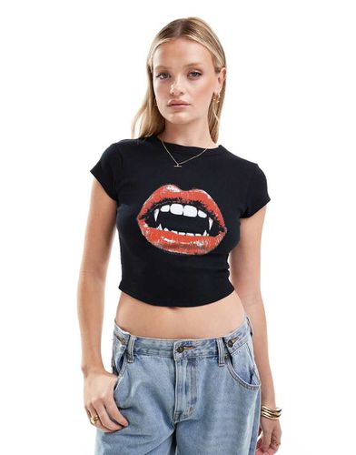 T-shirt effet rétréci à imprimé lèvres - Asos Design - Modalova