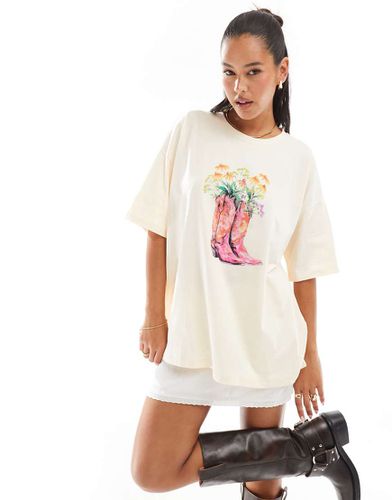 T-shirt oversize avec imprimé bottes western et fleurs - Écru - Asos Design - Modalova