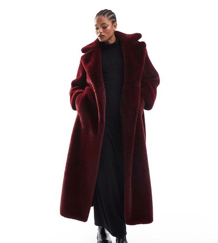 ASOS DESIGN Tall - Manteau long ceinturé en fausse fourrure - Bordeaux - Asos Tall - Modalova