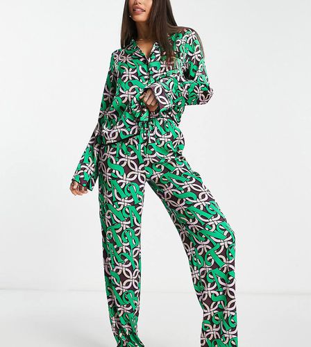 ASOS DESIGN Tall - Pyjama de Noël avec chemise et pantalon à motif Santa Baby » - Vert/rose - Asos Tall - Modalova