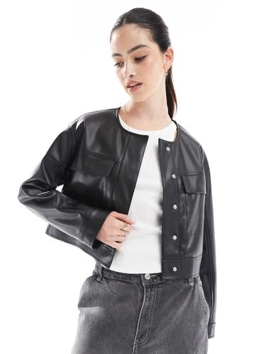 Veste courte et sans col en similicuir - Asos Design - Modalova