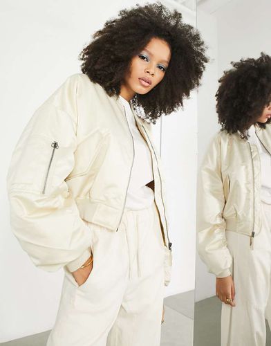 Bomber court en satin - Taupe - Asos Edition - Modalova