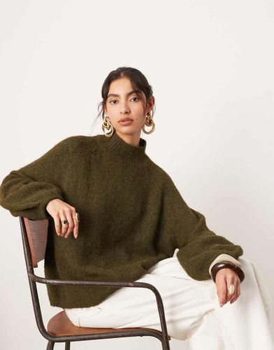 Pull oversize en maille à col montant - Vert kaki - Asos Edition - Modalova