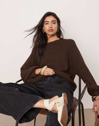 Pull ras de cou oversize en maille - Chocolat - Asos Edition - Modalova