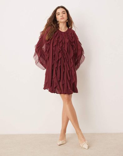 Robe courte à volants avec bords effilochés et manches bouffantes - Bordeaux - Asos Edition - Modalova