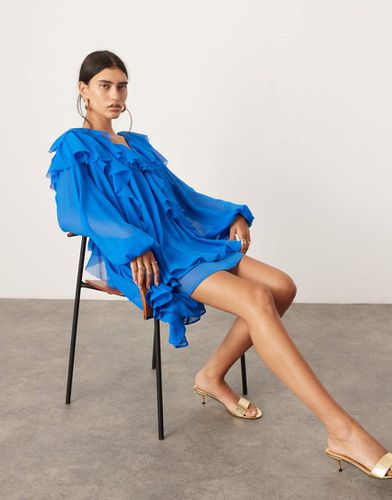 Robe courte en mousseline à volants et bords bruts - cobalt - Asos Edition - Modalova