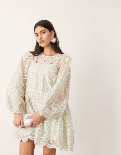 Robe courte en organza avec fleurs découpées brodées - sauge - Asos Edition - Modalova