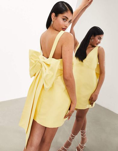 Robe courte structurée avec naud oversize - Jaune - Asos Edition - Modalova