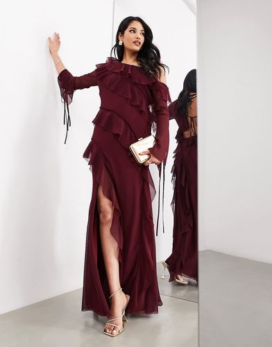 Robe longue asymétrique à détail volanté et épaules dénudées - Bordeaux - Asos Edition - Modalova