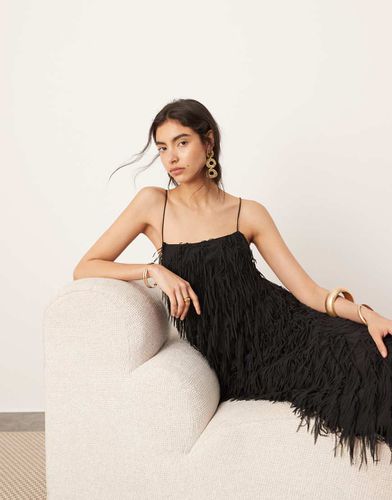 Robe longue et texturée ornée de franges avec bretelles fines et dos échancré - Asos Edition - Modalova