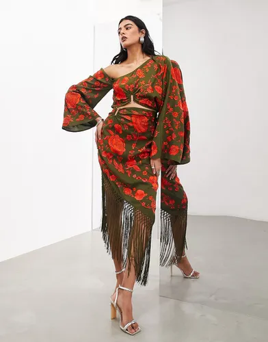 Robe mi-longue brodée avec manches kimono à épaules tombantes et ourlet à franges - olive - Asos Edition - Modalova