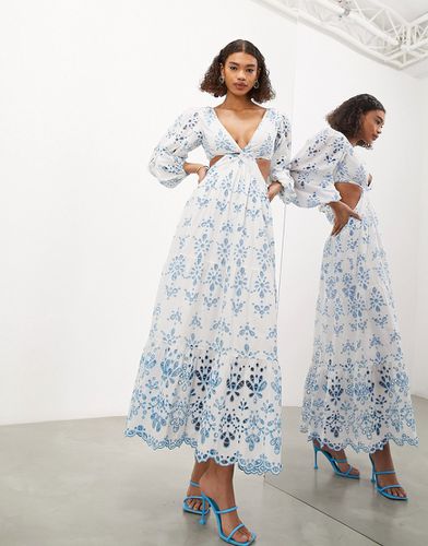 Robe mi-longue en broderie anglaise à motif fleuri avec manches longues et découpe - Bleu - Asos Edition - Modalova